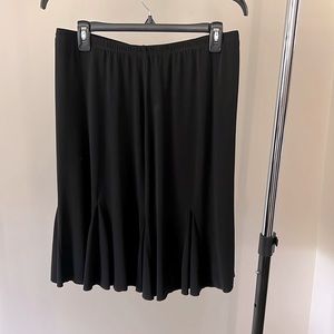NWT Ladies L black skirt.